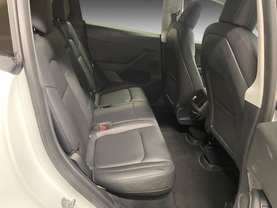 Tesla Model Y   image28